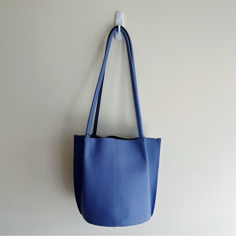 NWT Portland Leather Devan Bucket Tote Classic - Picture 2 of 5